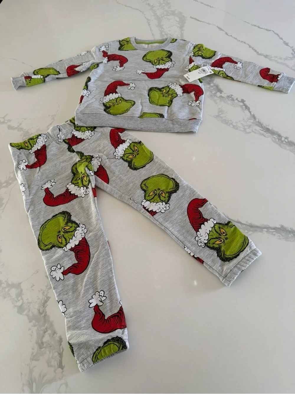 The Grinch Kids’ Holiday Sweatshirt and Jogger Pants Set Size 4 NEW